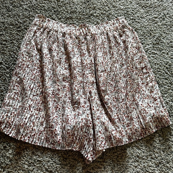 LOFT Floral High Waist Pleated Lined Shorts - Picture 14 of 14